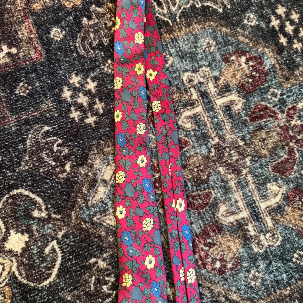 Vintage Hermes purple/red and Floral Patterned Tie (7332 EA) - Picture 2 of 10